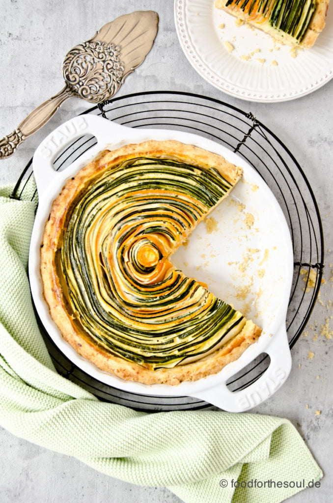 Vegane Spiral-Tarte mit Möhren und Zucchini