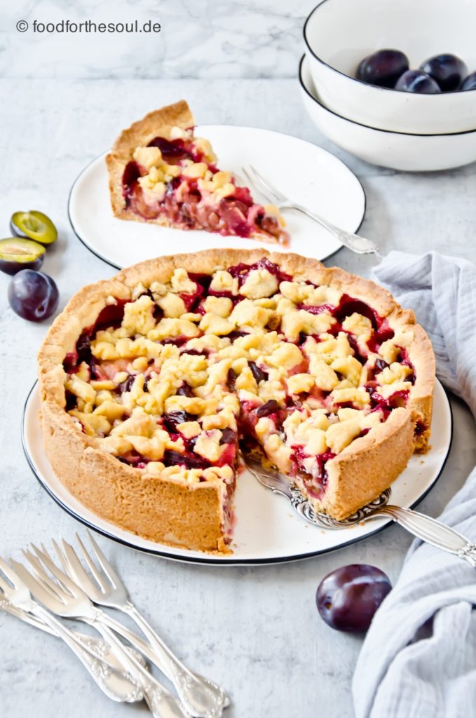 Klassischer Zwetschgenkuchen mit Streusel