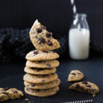Ein Stapel Chocolate Chip Cookies