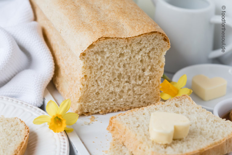 Einfaches Weißbrot aus der Form