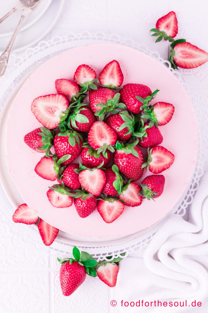 Käsekuchen mit Erdbeeren ohne Backen