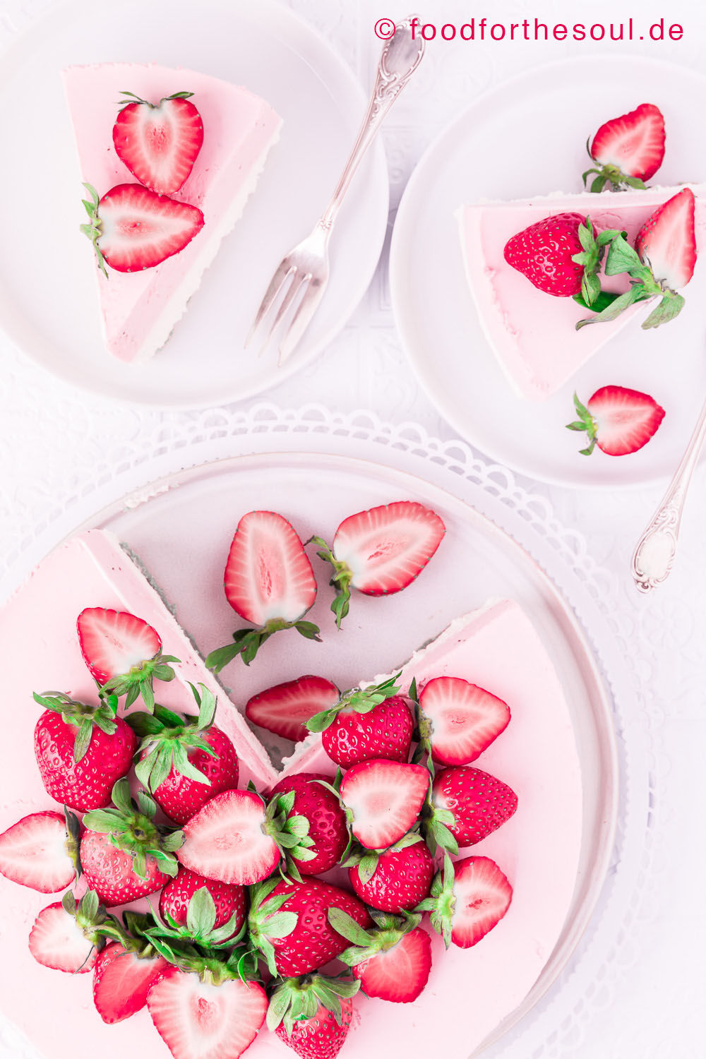Käsekuchen mit Erdbeeren ohne Backen 'Käsekuchen #erdbeeren #erdbeerkuchen #ohnebacken #cremig #sahnetorte #sommerkuchen #torte #sommerrezept