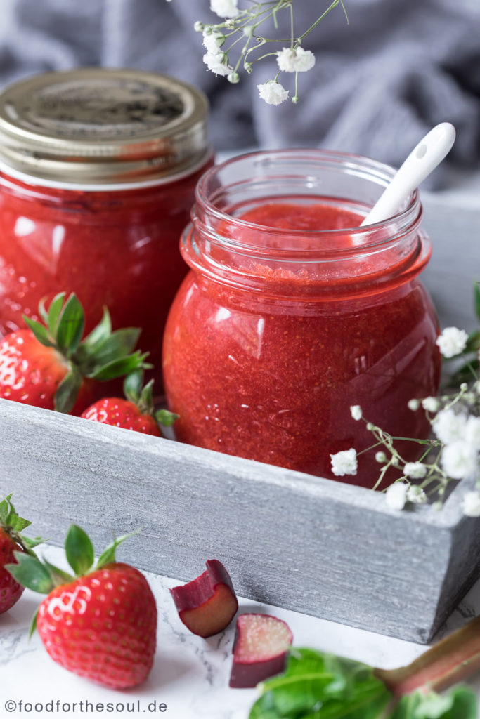Erdbeer Rhabarber Marmelade mit Wodka