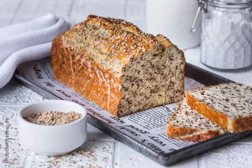 Einfaches Chia Eiweißbrot Low Carb - food for the soul