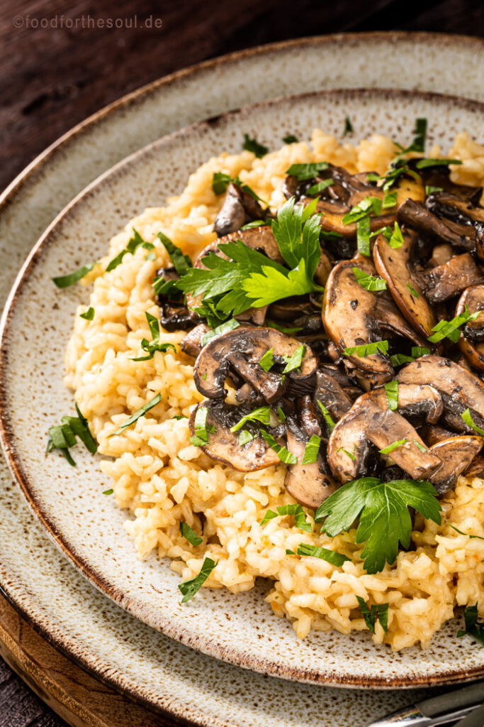 Pilzrisotto mit Champignons und Parmesan - food for the soul