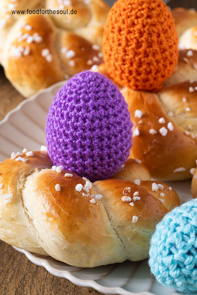 Osterbrunch Idee: Mini Osterkranz aus Hefeteig