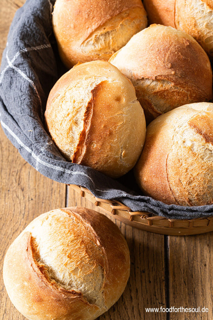 Schnelle Sonntagsbrötchen mit Trockenhefe selber backen