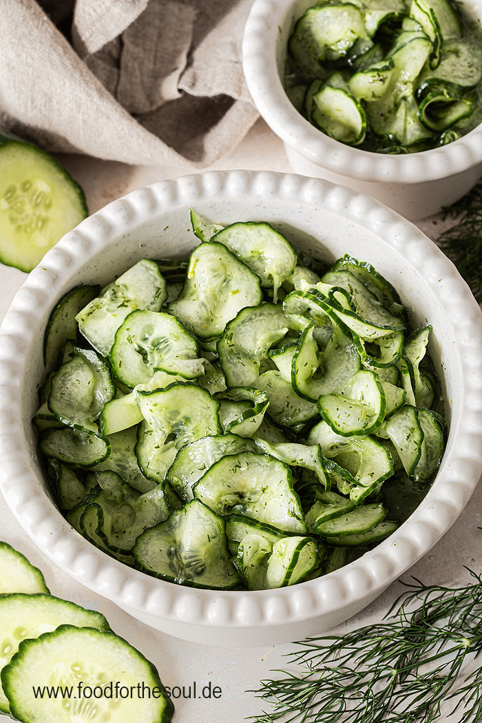 Gurkensalat Rezept mit Essig und Öl