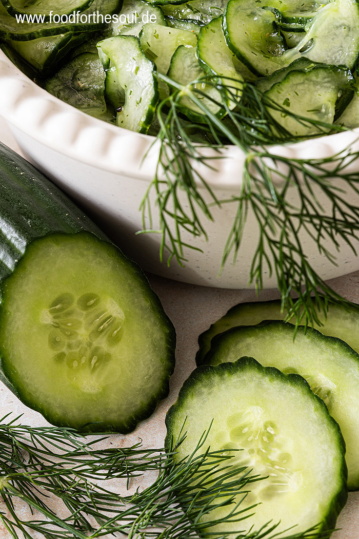 Gurkensalat Rezept mit Essig und Öl