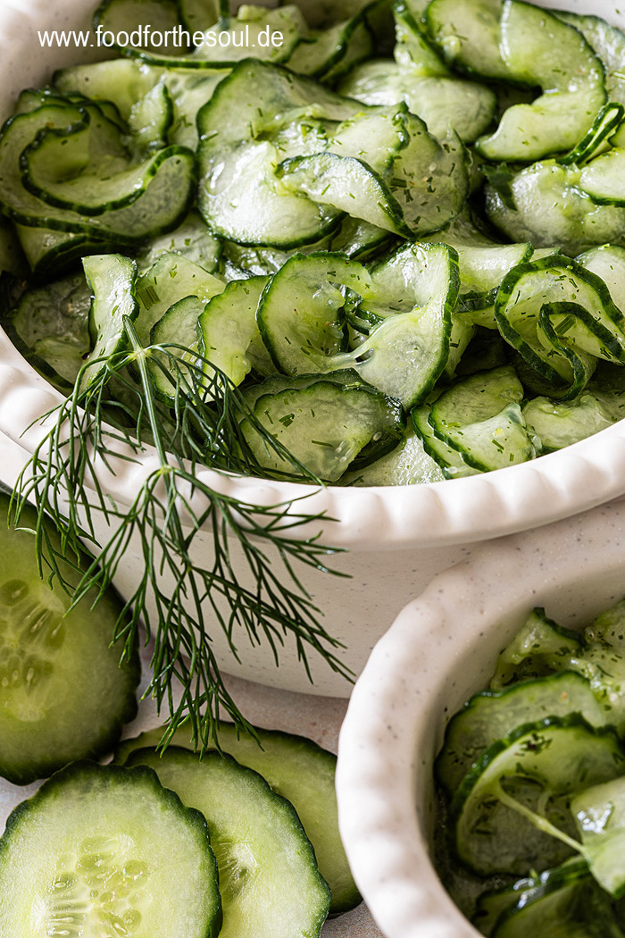 Gurkensalat Rezept mit Essig und Öl