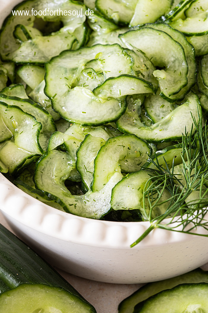 Gurkensalat Rezept mit Essig und Öl