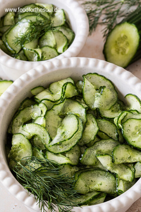 Gurkensalat Rezept mit Essig und Öl