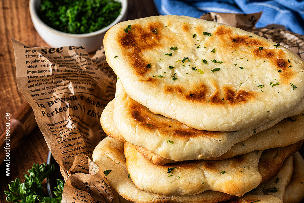 Indisches Naan Brot mit frischer Hefe aus dem Ofen