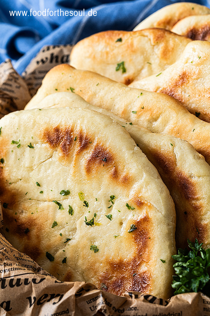 Indisches Naan Brot mit frischer Hefe aus dem Ofen