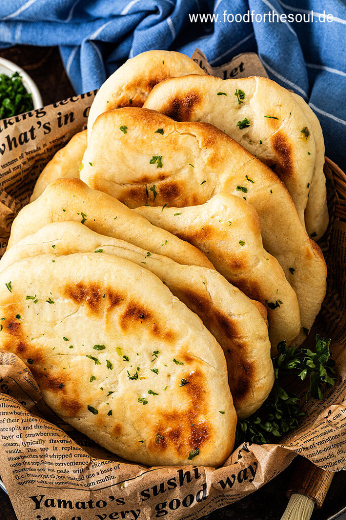 Indisches Naan Brot mit frischer Hefe aus dem Ofen
