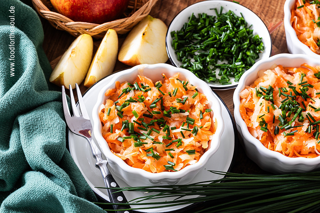 Karottensalat mit Kohlrabi und Apfel