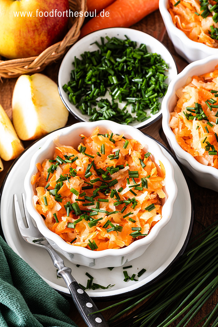 Karottensalat mit Kohlrabi und Apfel