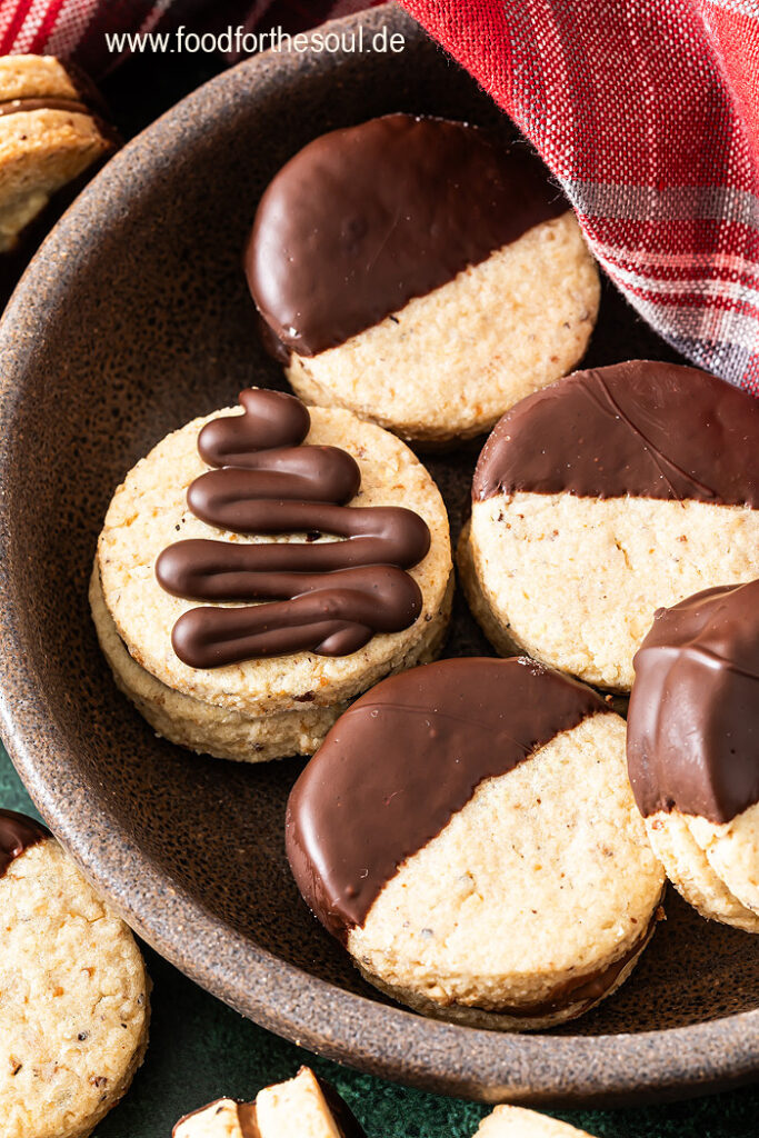 Nougattaler - Nougat Plätzchen Rezept wie vom Bäcker Nougattaler - Nougat Plätzchen Rezept wie vom Bäcker