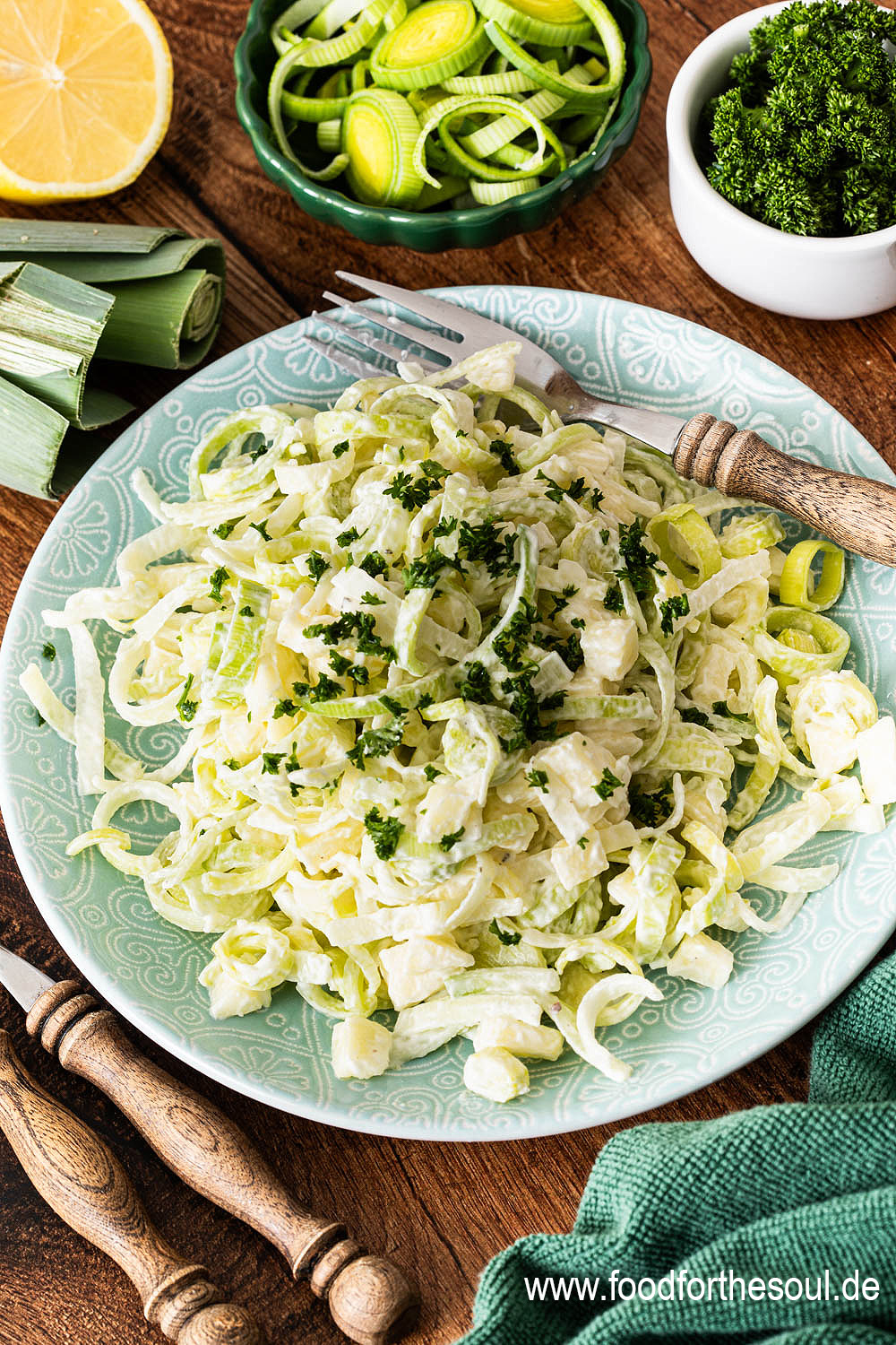 Omas Lauchsalat mit Apfel - Porreesalat