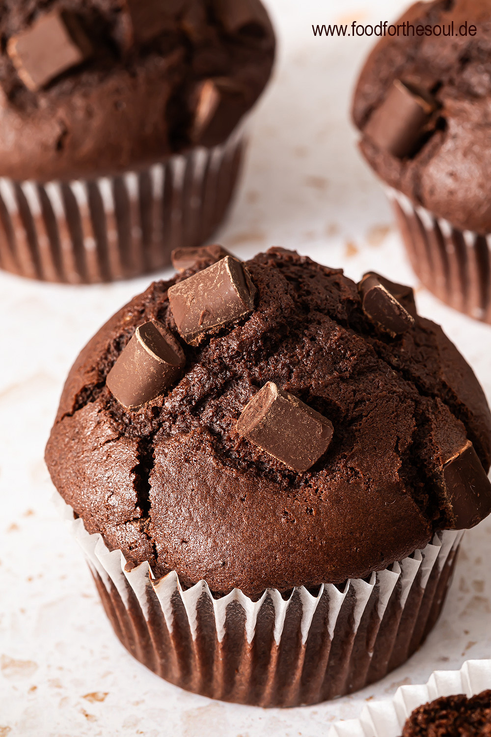 Saftige Schokomuffins mit Öl und Schokostückchen