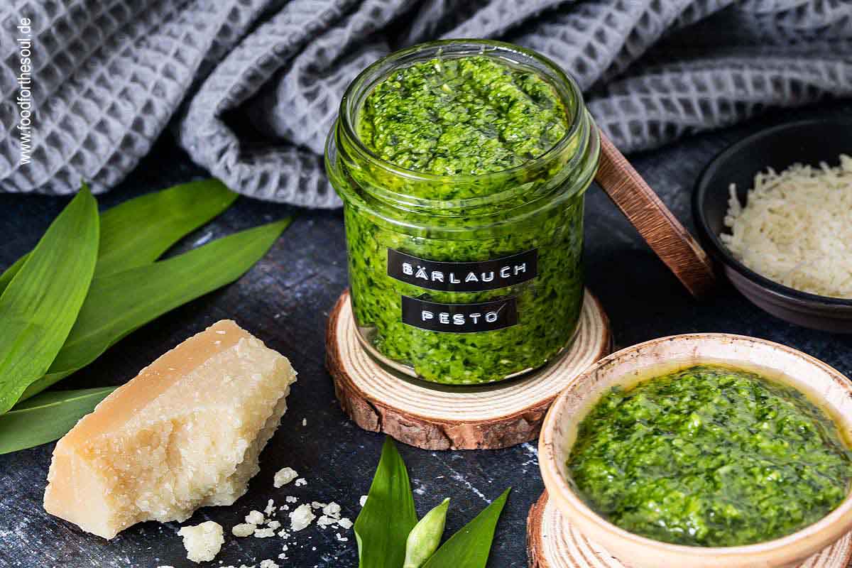 Einfaches Bärlauch Pesto Rezept mit Mandeln | ohne Pinienkerne