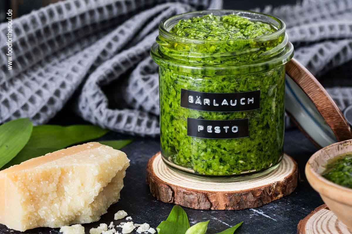 Einfaches Bärlauch Pesto Rezept mit Mandeln | ohne Pinienkerne
