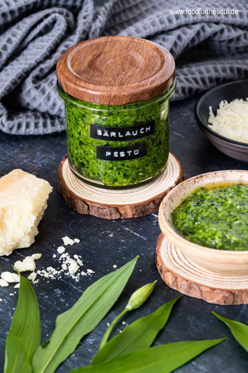 Einfaches Bärlauch Pesto Rezept mit Mandeln | ohne Pinienkerne