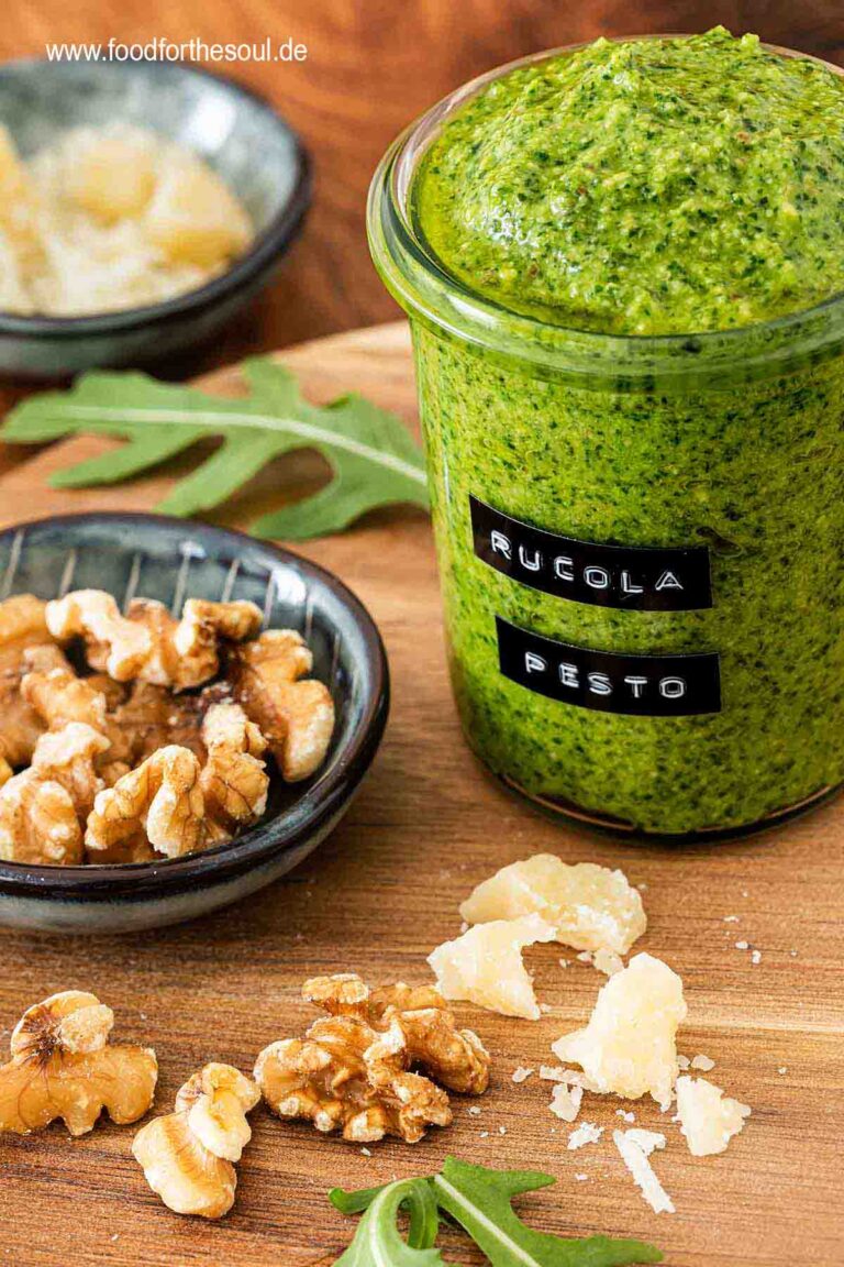 Rucola Pesto Rezept mit Walnüssen zum Selbermachen Rucola Pesto Rezept mit Walnüssen zum Selbermachen