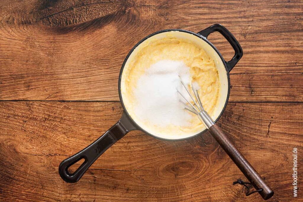 Kochen von süßer Polenta in einem Stieltopf -Schritt 4