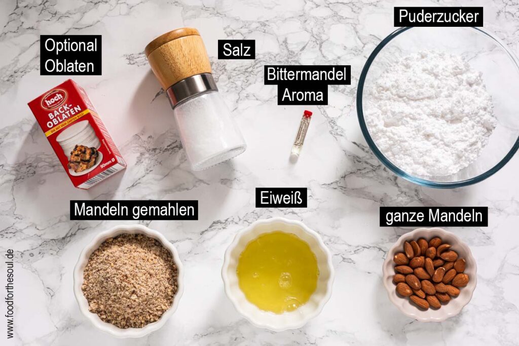 Beschriftete Zutaten für Omas Mandelmakronen Rezept