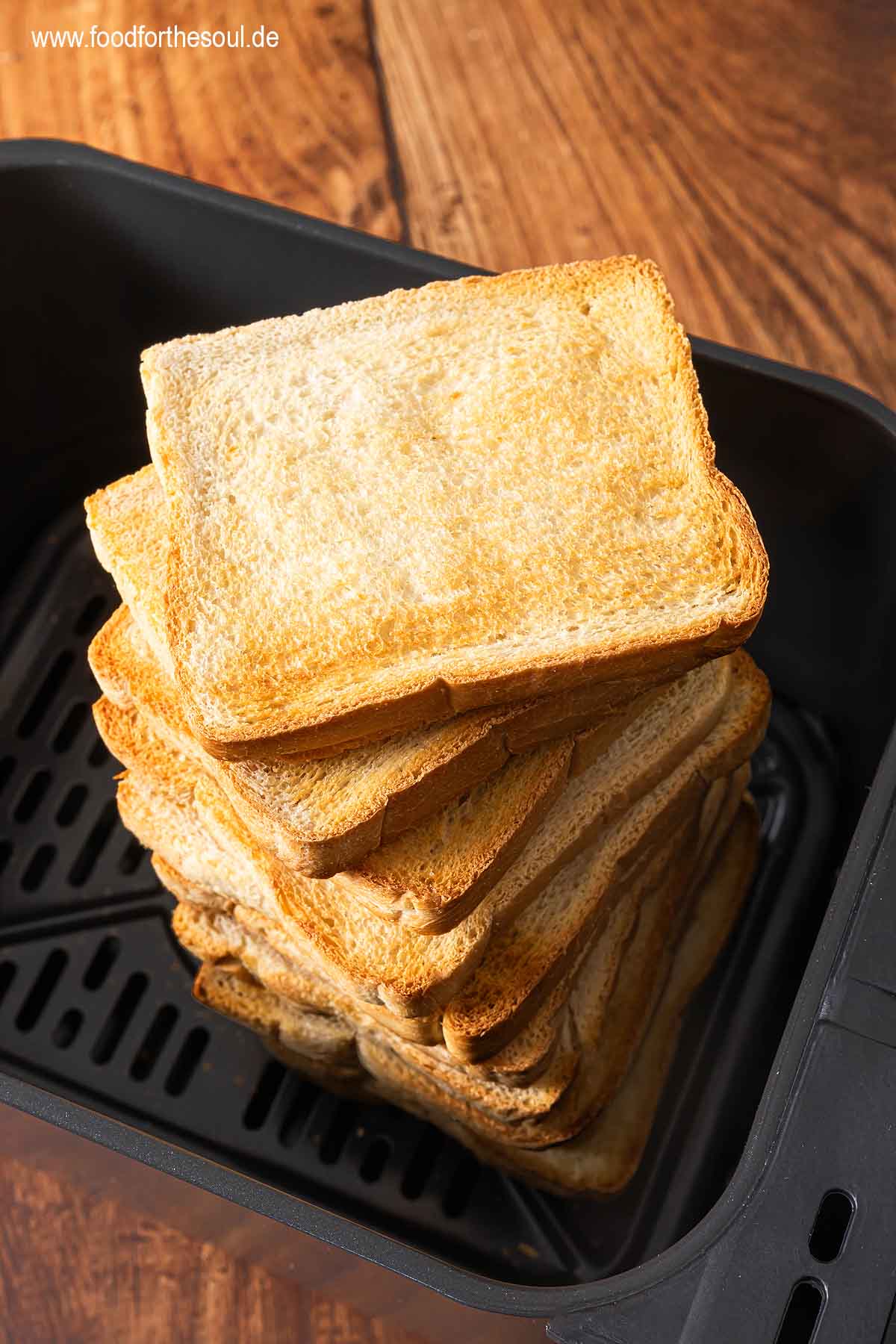 Toastbrot iin der Heißluftfritteuse getoastet und gestapelt