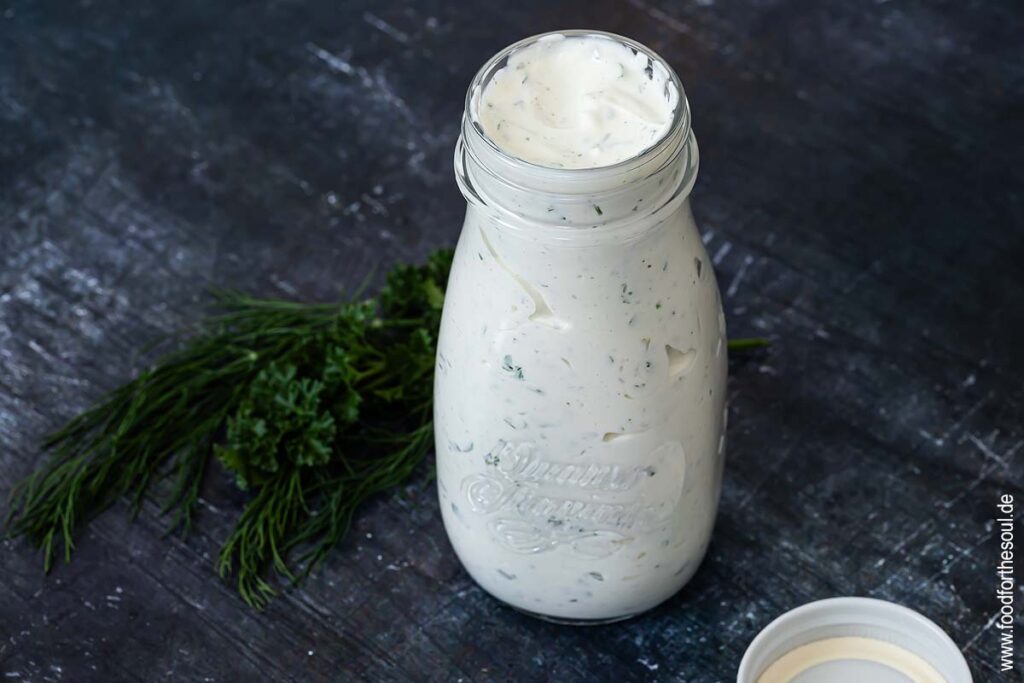 Joghurtsoße für Döner abfüllen in eine Flasche - Schritt 4