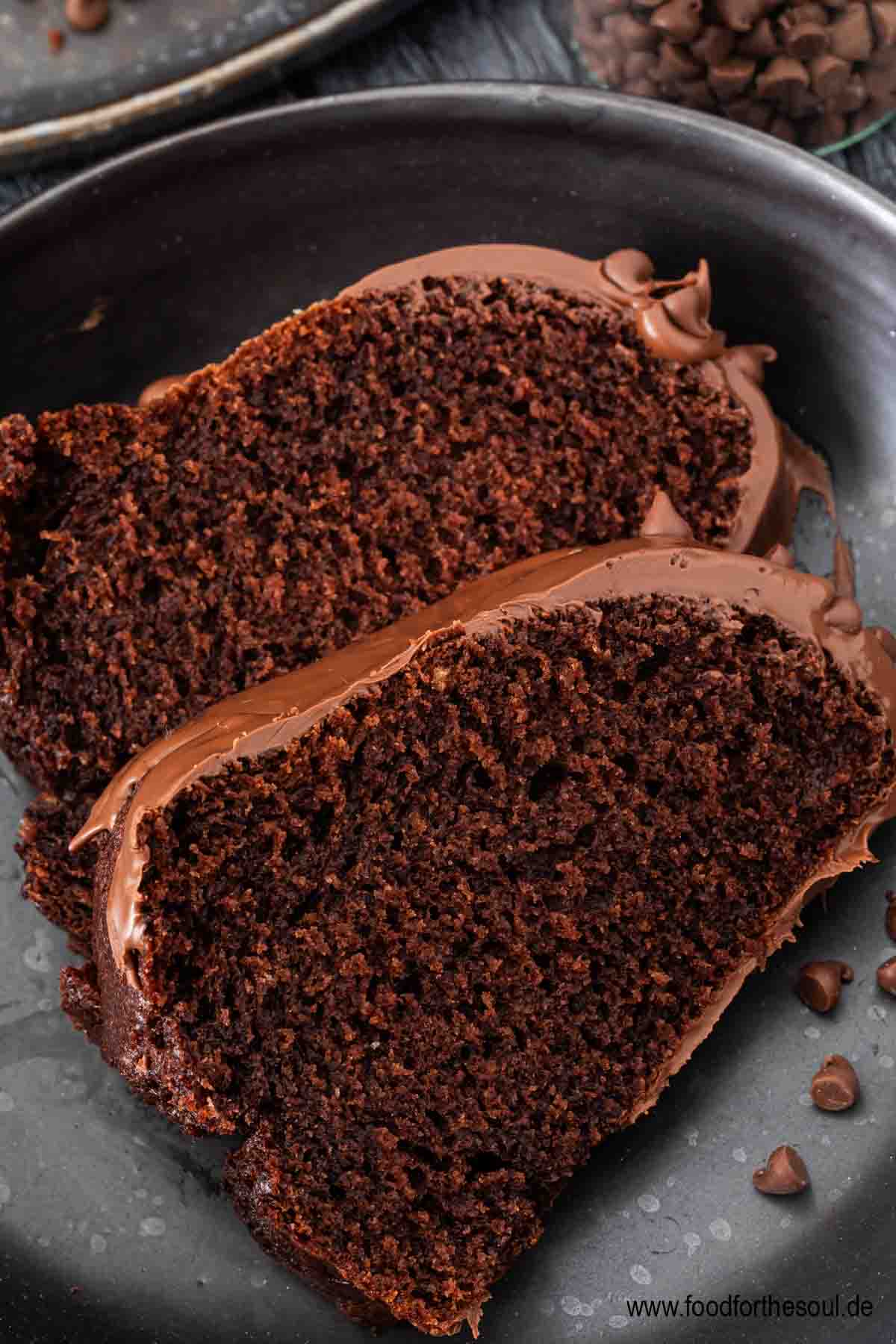 2 Stück super saftiger Paradiescreme Kuchen Schoko gebacken in der Gugelhupf-Form