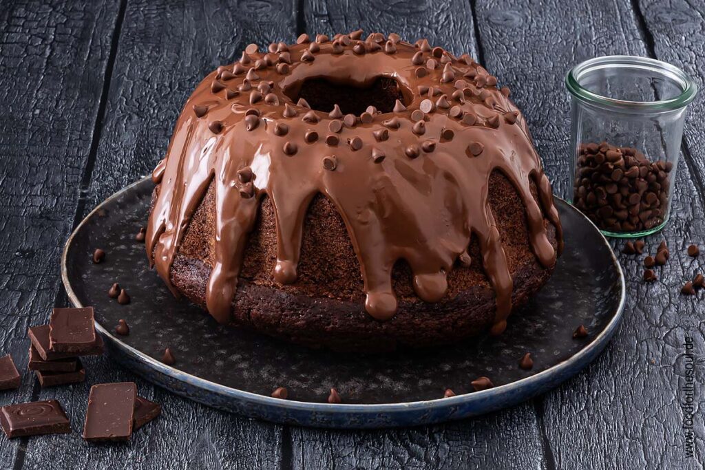 Super saftiger Paradiescreme Kuchen als Schoko Gugelhupf mit Schokoguss