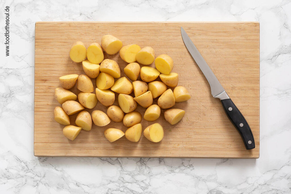Drillinge halbieren für Airfryer Kartoffeln Rezept - Schritt 2