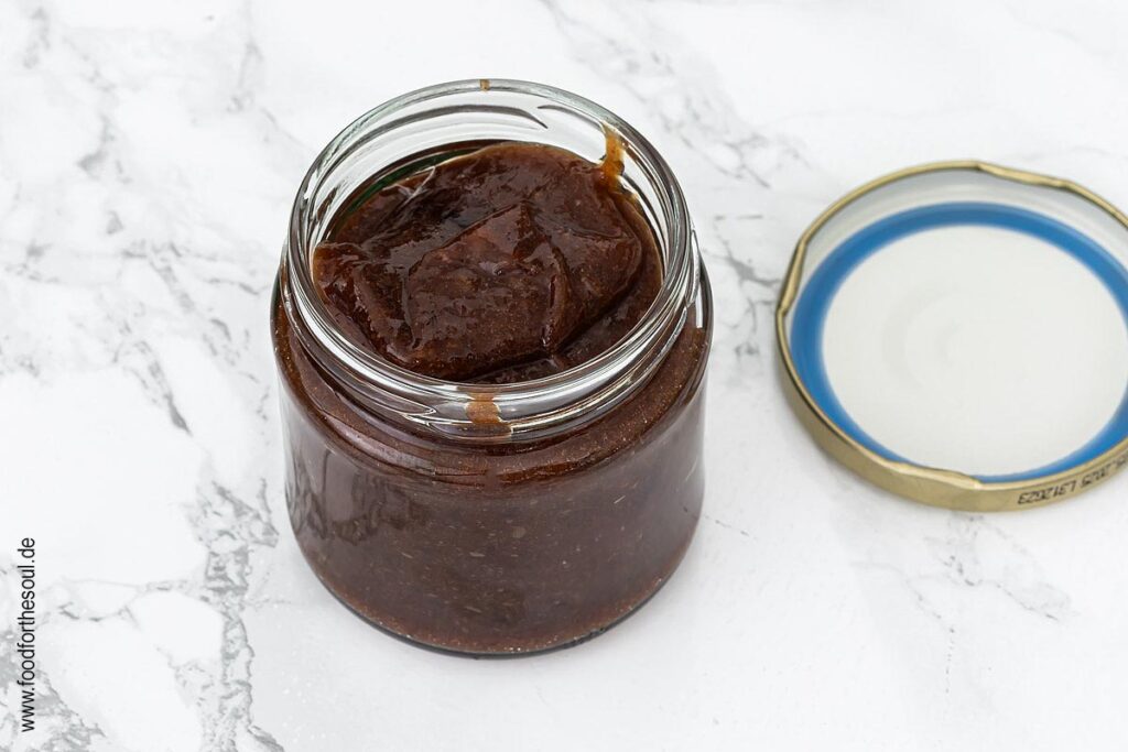 Pflaumenmus im Backofen nach Omas Rezept eingekocht und im Glas abgefüllt - Schritt 7