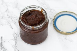 Pflaumenmus im Backofen nach Omas Rezept eingekocht und im Glas abgefüllt - Schritt 7