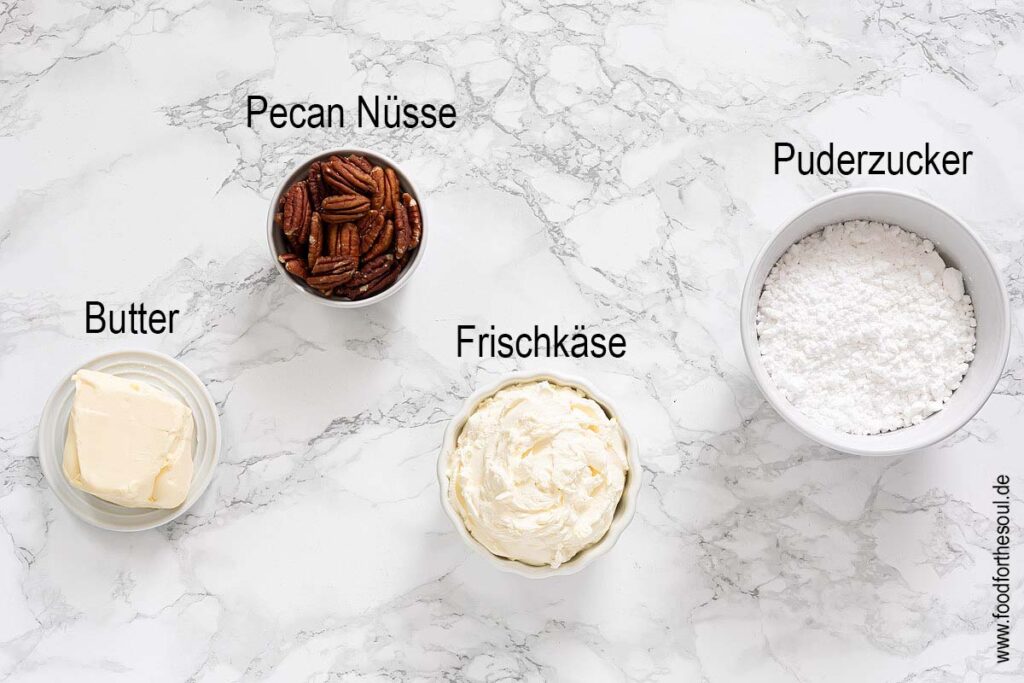 Frischkäse Frosting Zutaten für amerikanisches Kürbiskuchen Rezept mit Frischkäsefrosting und Pecans