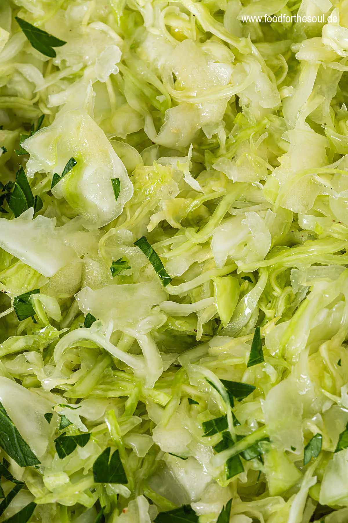 Omas Spitzkohl-Krautsalat mit Apfel