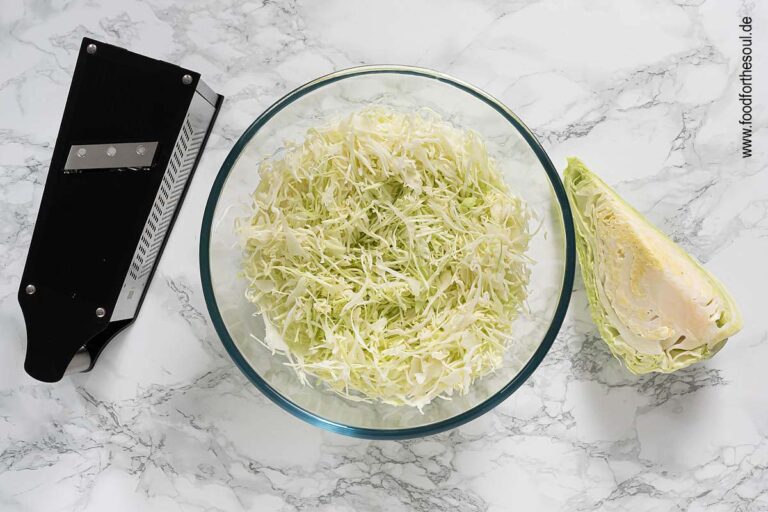 Spitzkohl-Krautsalat mit Apfel | Omas einfaches Rezept Spitzkohl-Krautsalat mit Apfel | Omas einfaches Rezept