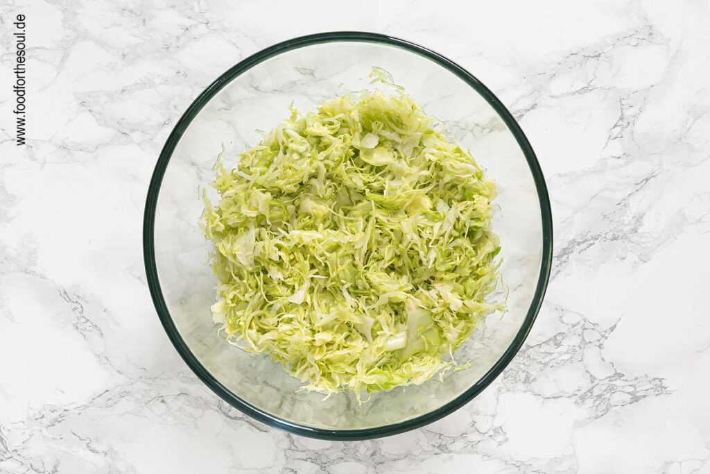 Spitzkohl-Krautsalat ziehen lassen - Schritt 4