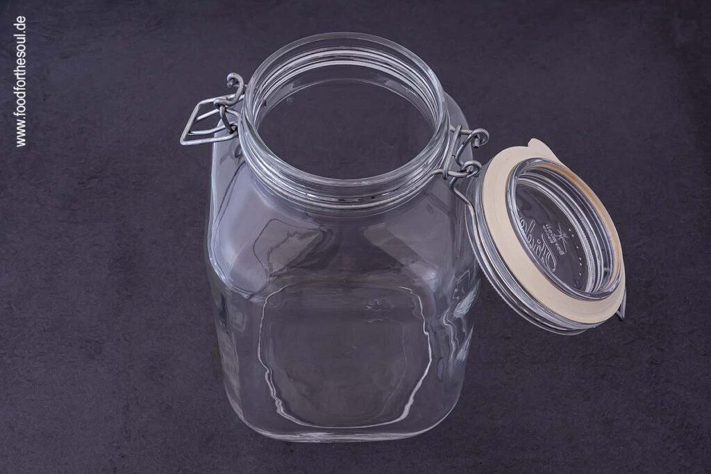 Glas vorbereiten für Zwetschgenlikör - Schritt 1