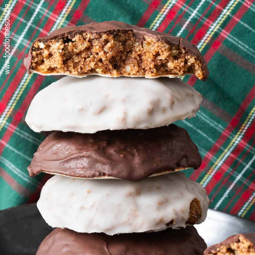 Elisenlebkuchen übereinander gestapelt