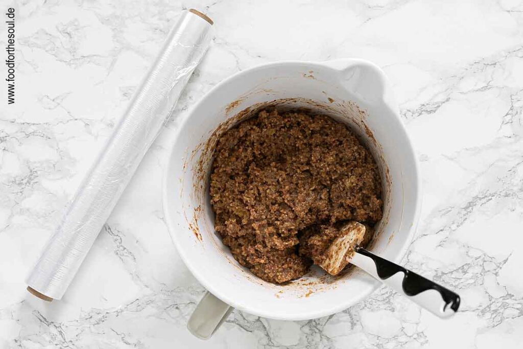 Lebkuchenmasse mit Folie abdecken und kühlen - Schritt 4