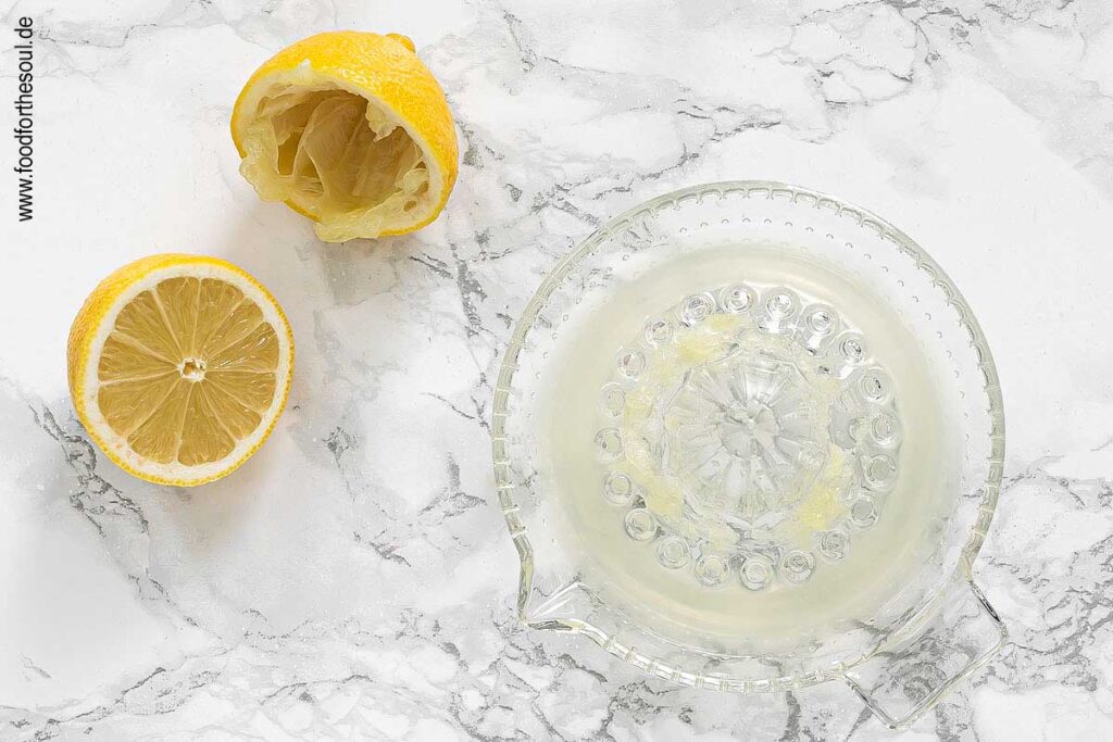 Zitrone auspressen für Zuckerguss - Schritt 8