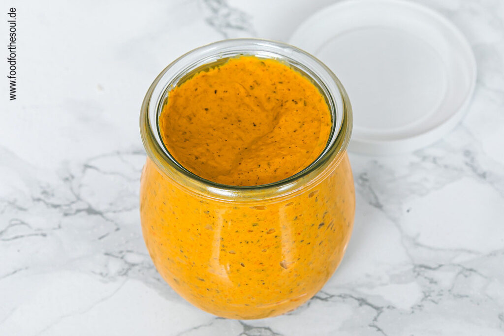 Kürbispesto in ein Glas abfüllen - Schritt 10