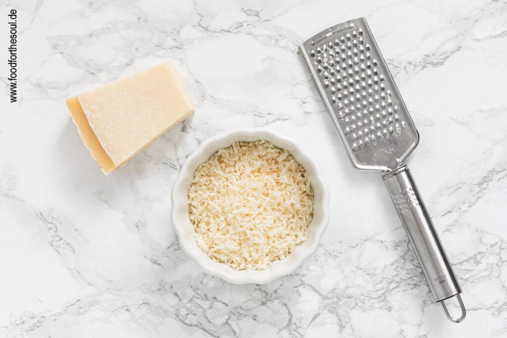 Parmesan reiben - Schritt 3