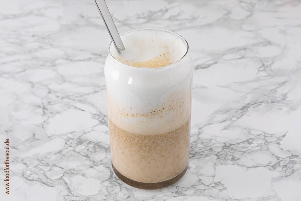Pumpkin Spice Latte umrühren - Schritt 4