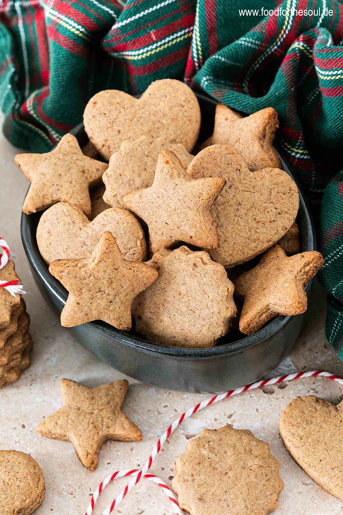 Gesunde Dinkelplätzchen angerichtet in einer Schale