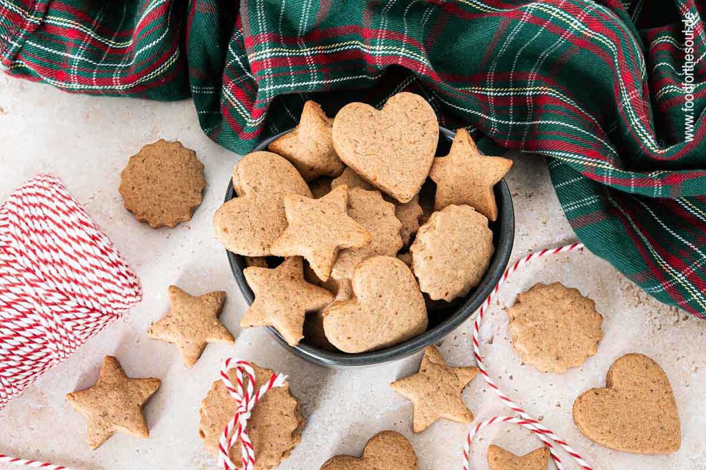 Gesunde Dinkelplätzchen angerichtet in einer Schale